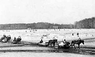 Колка льда на городском пруду. XIX — начала ХХ вв