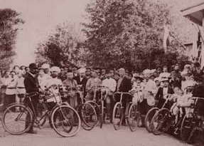 Сельские велосипедисты начала XX века