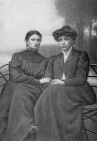 Ольга Кобылянская и Кристина Алчевская. 1914 год