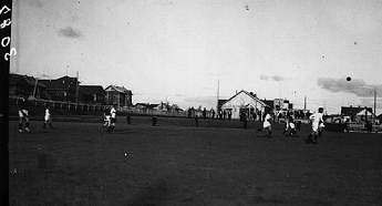 Игра в футбол. 1911 г.
