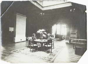 Гостиная в доме Юзов. 1900 год