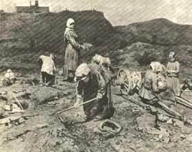 «Бедняки собирают уголь на отработанной шахте». Н.А. Касаткин. Масло. 1894 год