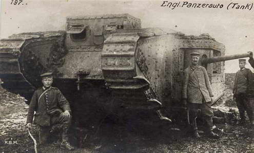 Английский танк времен первой мировой войны.