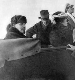 В.И. Ленин и M.И. Ульянова. 1 мая 1918 г.