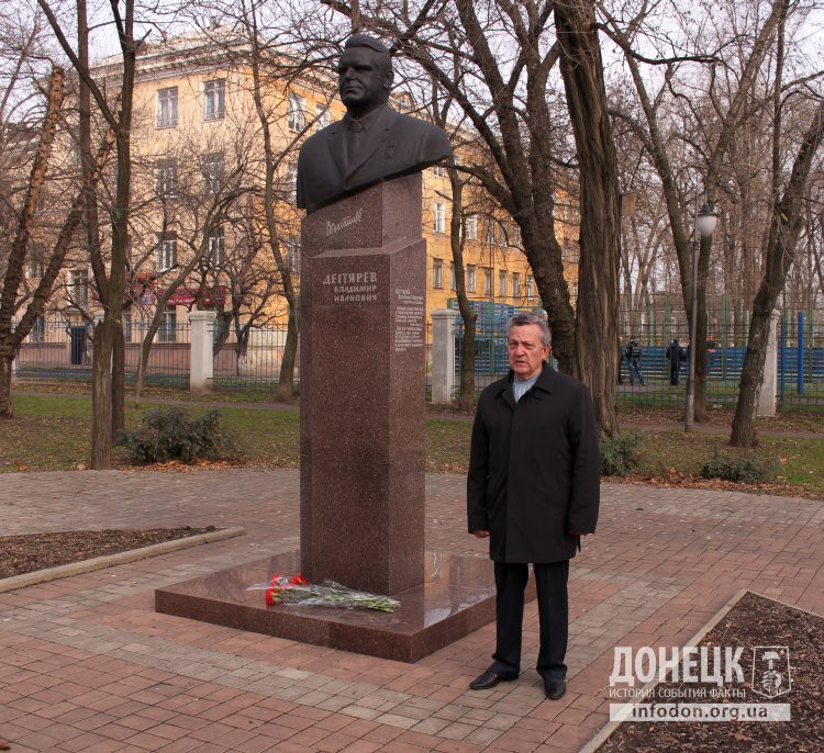 Выступает В.С. Савельев, с 1966 по 1975  гг. помощнико первого секретаря Донецкого обкома КПУ В.И.Дегтярева