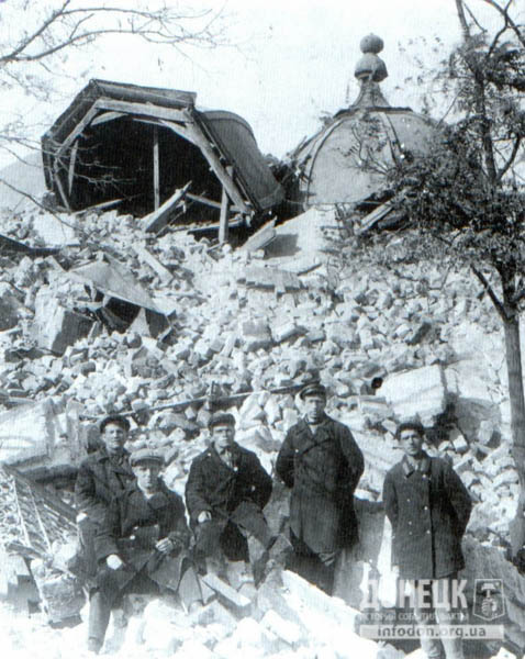 6. 1931 год. Развалины Преображенской церкви после взрыва