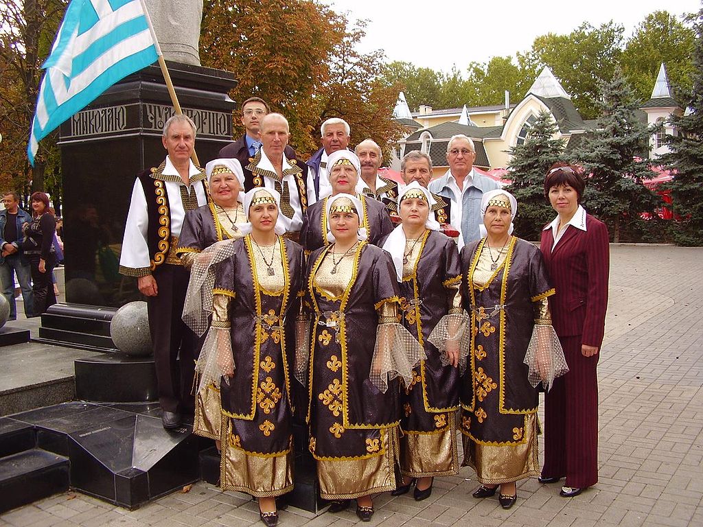 Женщины в традиционной греческой одежде