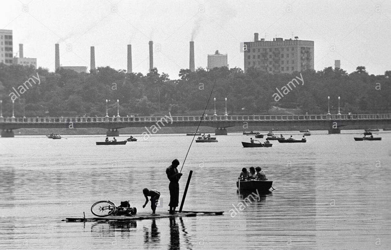 lake-fishing-near-donetsk-ukraine-B9714K