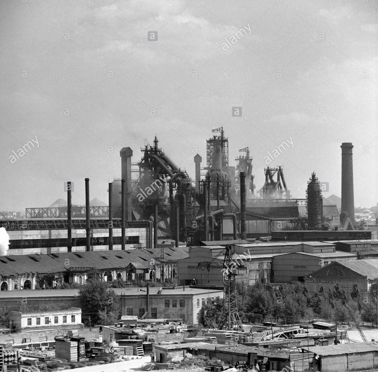 lenin-iron-and-steel-mill-in-donetsk-B9FXYN