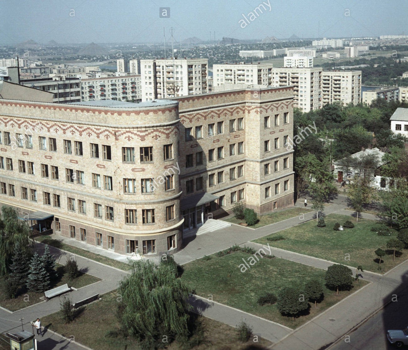 panoramic-view-of-the-city-of-donetsk-B9DT8A