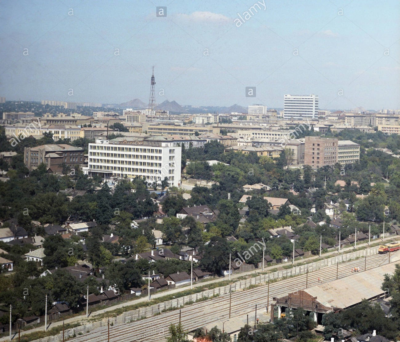 panoramic-view-of-the-city-of-donetsk-B9EK55