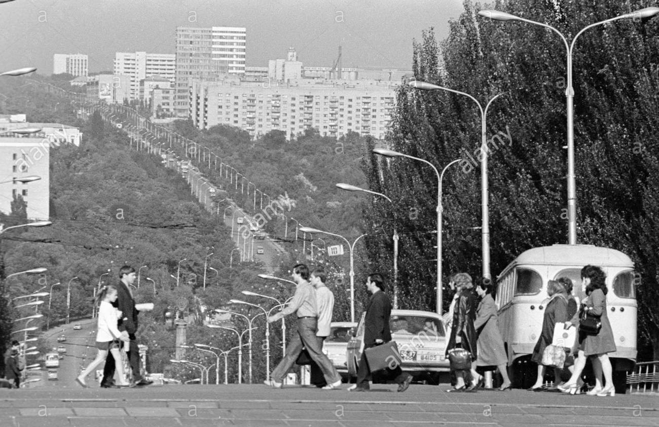 the-ilyich-prospekt-in-donetsk-B9EN80