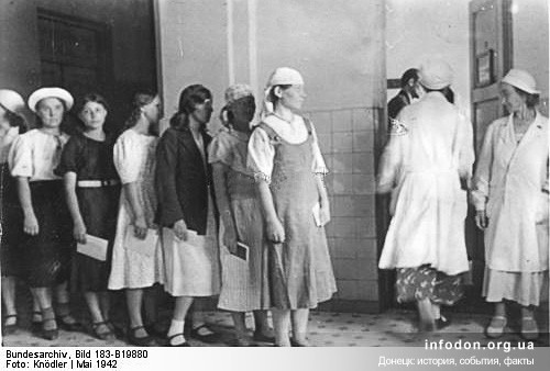 Медосмотр перед отправкой на принудительные работы, Артемовск, май 1942