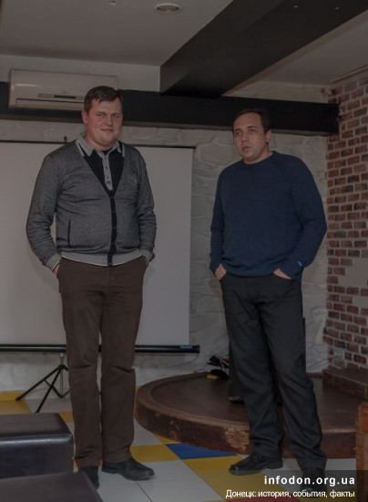Денис Лапин (слева) и Игорь Бигдан на встрече ЖЖ блоггеров в Донецке 14 декабря 2012
