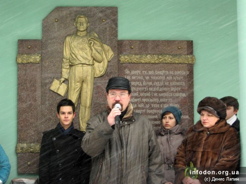 Собравшиеся почтить память Стуса, Донецк, 2013