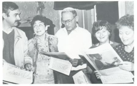На фото справа налево Эстер Шашар, Малка Будиловская, Михаэль Шашар