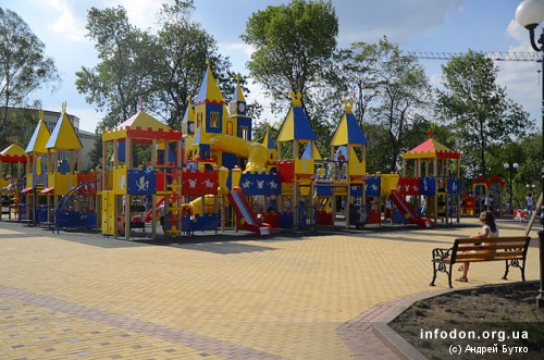 Детская площадка на территории Центра славянской культуры