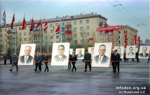 Члены ЦК КПСС. В центре — Л.И. Брежнев