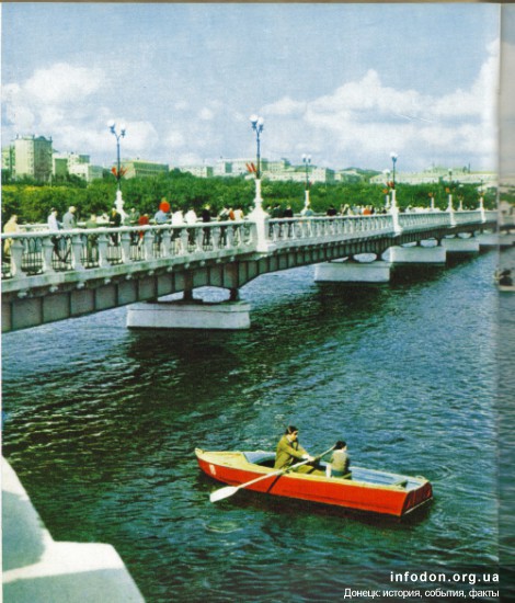 Этот мост ведет к излюбленному месту гуляний жителей Донецка – парку им. Щербакова