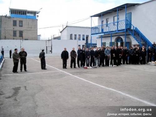 Офицеры на пасхальном молебне, Донецк, 2010