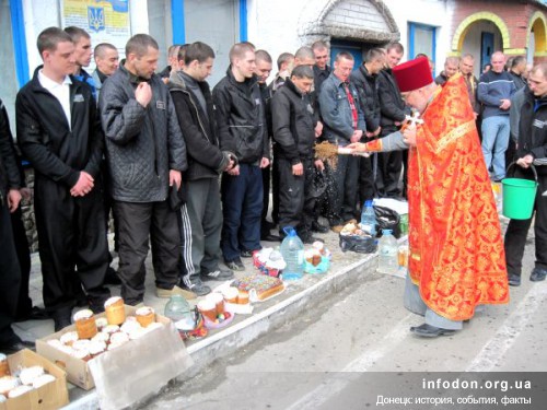 Освящение куличей, Донецк, 2010