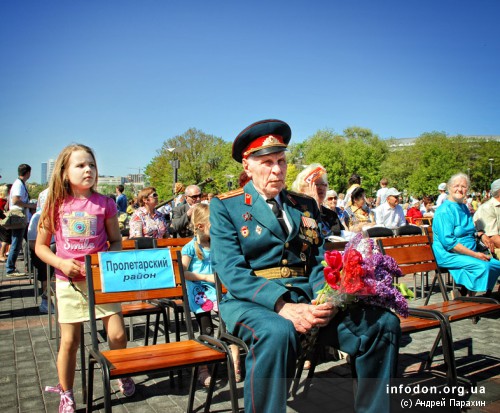 В парадном мундире, Донецк, 2013
