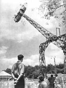 Парк Щербакова.<br>Аттракцион «Самолет».<br>Донецк, 1962 год