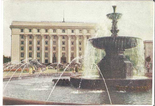 Фонтан на площади им. Ленина