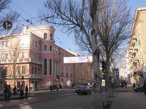 Улица Артема, дом № 60. Донецк, 2008 год.<br>Фото: А. Бутко