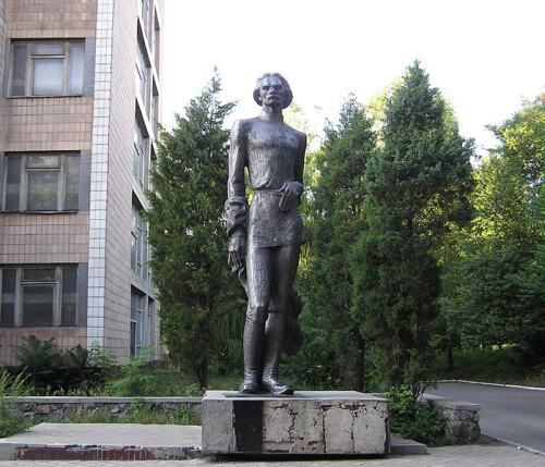 Памятник М.Горькому на территории Донецкого государственного медицинского университета. Донецк, 2007<br>Фото: Адрей Бутко