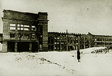 Разрушенный в годы войны 3-й учебный корпус Донецкого индустриального института. Сталино, 1943 год