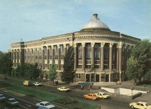 Областная научная библиотека им. Н.К. Крупской. Донецк, начало 1980-х годов.