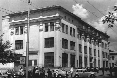 Центральный универмаг города Сталино. 1957 год.<br>Фото: Донецкий краеведческий музей