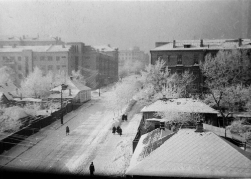 Проспект Гурова с видом на дома по ул. Горького №148 (слева) и № 161. Сталино, 1958 год.