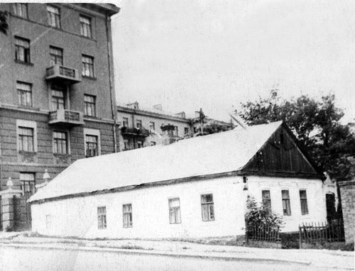 Вид на первое здание ин-та ЮЖНИИгипрогаз с проспекта Гурова с восточной стороны. Сталино 1956 год. 