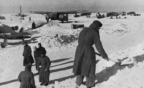 Аэродром в Сталино (зима 1942 года)