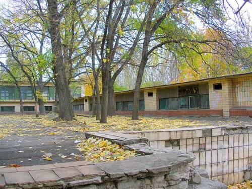 Один из межклассных двориков. Донецк, школа №5. 2007 год