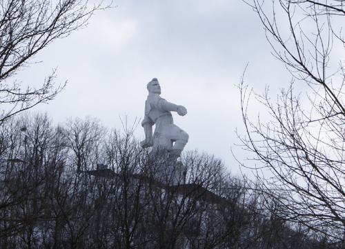 Памятник Артему (Сергееву Ф.А.) в Святогорске, вид с востока, 2008 год.<br>Фото: fresh_dn