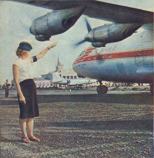 Путиловский аэровокзал Донецка (сейчас автовокзал «Путиловский»). Самолет Ан-10А на взлете. Донецк, 1962 год