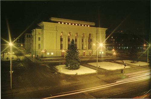 Театр оперы и балета. Донецк, начало 1990-х годов<br>Фото: [4]