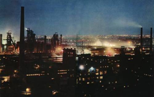 Огни Донецкого металлургического завода на фоне ночного города. Донецк 1970-е