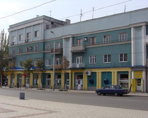 Фасад здания по пр. Ленина 55/27 в Макеевке. 2008 год