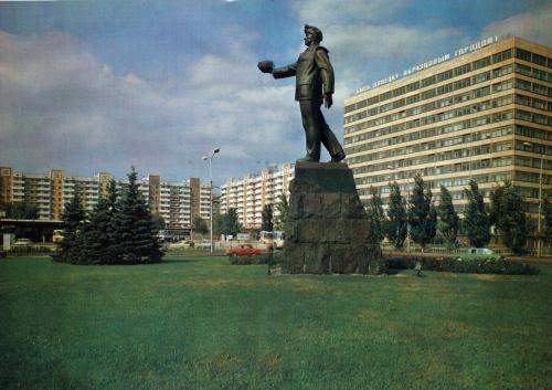 Монумент «Шахтер». Донецк, начало 1980-х