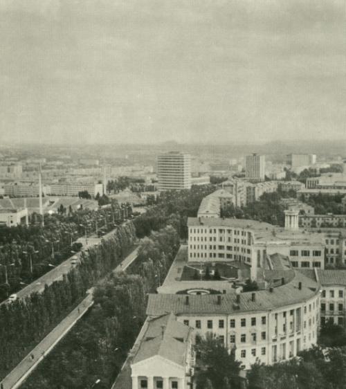 На главной улице города — Артема. Донецк, начало 1980-х