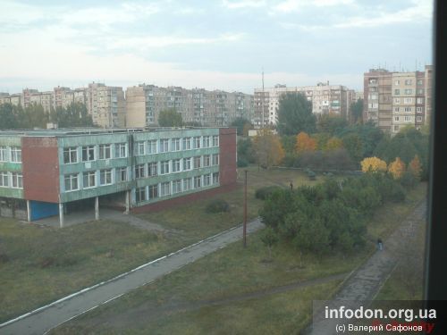 Школы в микрорайоне «Зелёный», Макеевка. Фото Валерий Сафонов, 6.10.2008