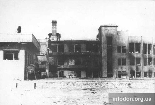 Разрушенное здание дворца культуры им. В.И. Ленина. Сталино, 1943 год