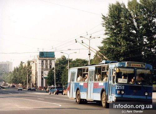 Улица Артема, пересечение с пр. Гурова. Донецк, 26.07.1997 [5]