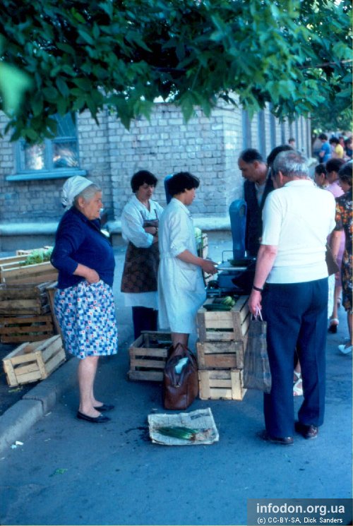 Торговля овощами на улице