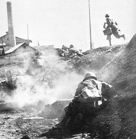 Итальянцы из дивизии «Pasubio» штурмуют Горловку