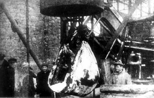 Извлечение тел из шурфа шахты 4-4-бис. Фото: http://wikipedia.org
